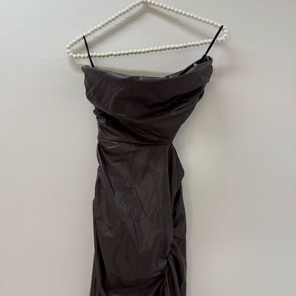 Sold  - Picture 4 of 9